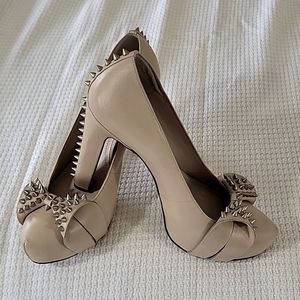 Vince Camuto Nude Color Leather Studded Platform Heels US Womens Size 10M GUD